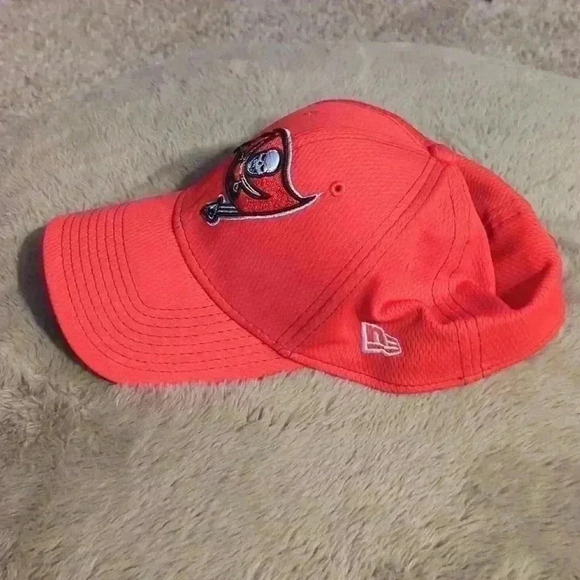 NFL New Era Tampa Bay Buccaneers hat, small-medium, red and black - Picture 5 of 7